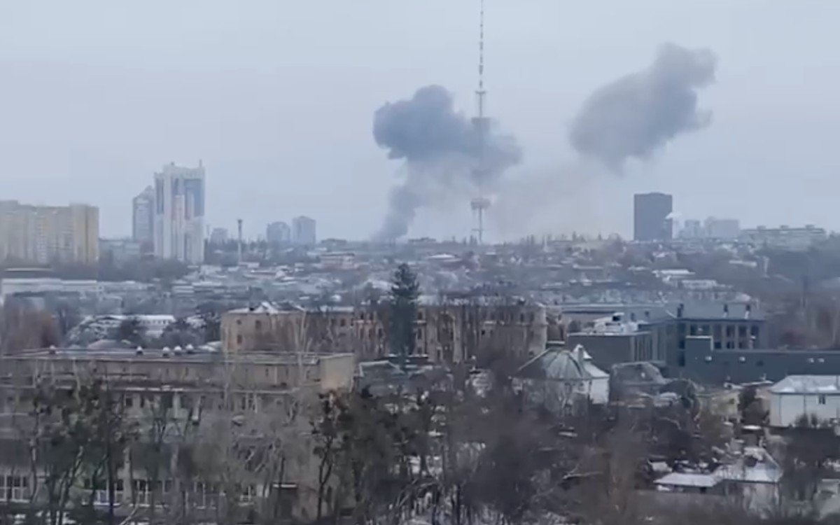 Reportan explosión en una torre de telecomunicaciones en Kiev | Video