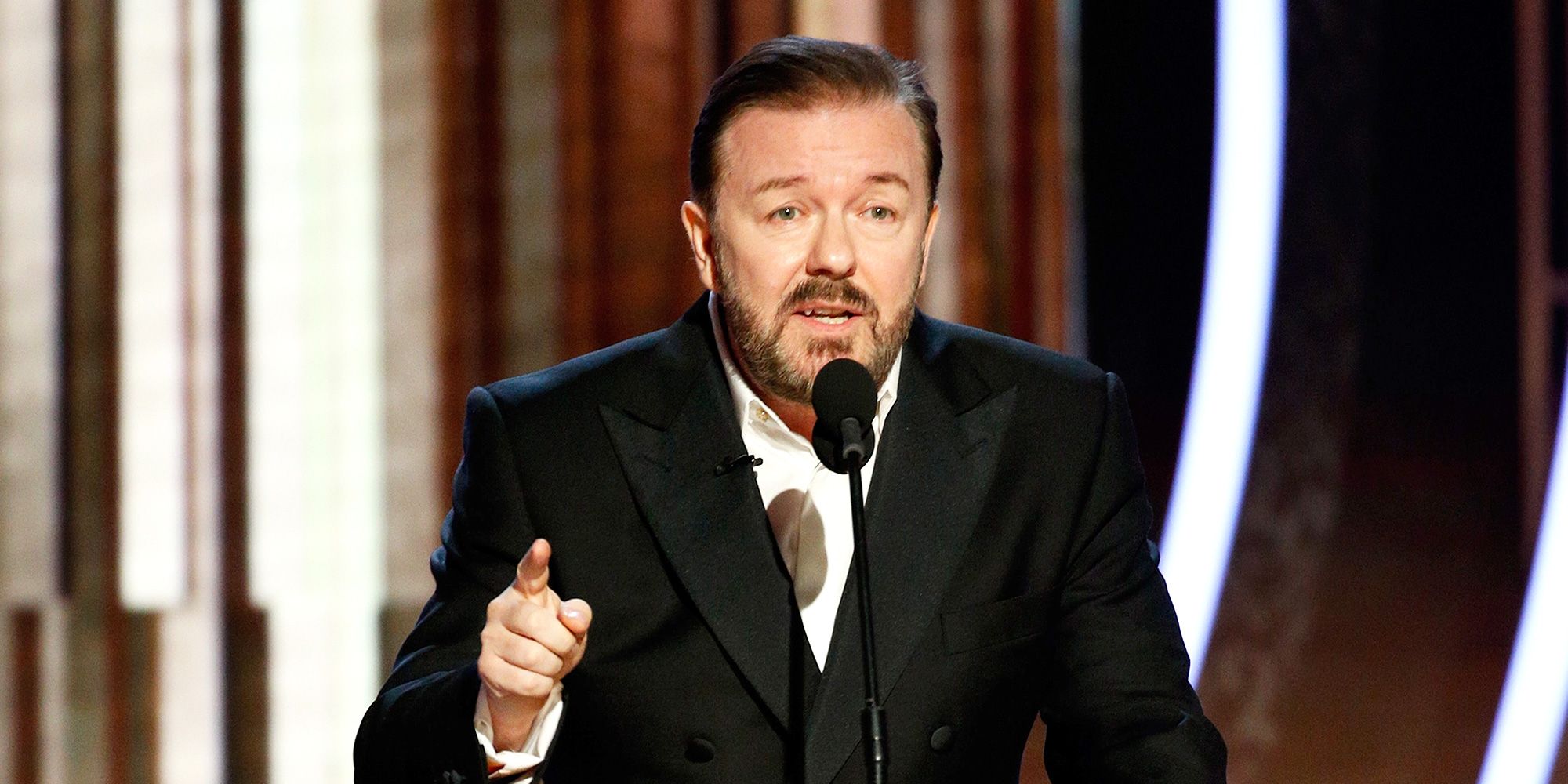 Ricky Gervais publica chistes ofensivos en respuesta a la bofetada de Will Smith