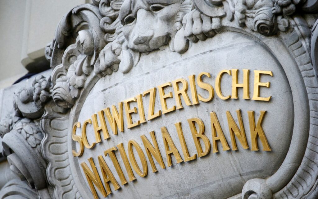 Rusos tienen hasta 213,000 mdd guardados en bancos suizos