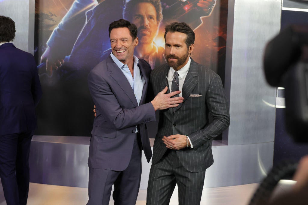 Ryan Reynolds y Hugh Jackman intercambian dulces palabras después del estreno de The Adam Project