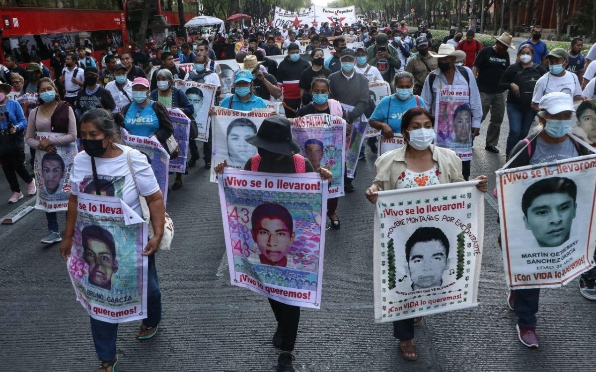 Se va a continuar con la investigación de Ayotzinapa un año más: AMLO 