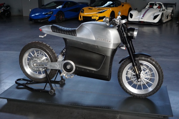 Tarform presenta Luna e-moto para personas a las que no les gustan las motocicletas