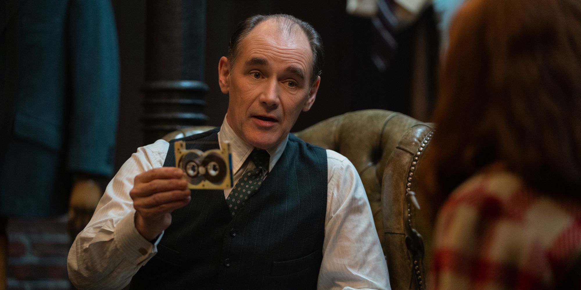 The Outfit Review: un fascinante thriller criminal hecho a medida para Mark Rylance