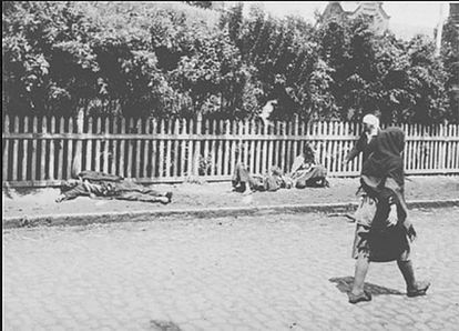 Fallecidos en Járkov por la hambruna en 1933. La fotografía pertenece a la colección del Museo del Holodomor de Kiev.