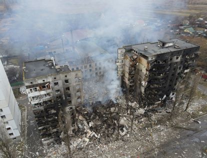 Vista aérea de la destrucción de un edificio en un bombardeo en Borodianka, en la región de Kiev, el pasado 3 de marzo.