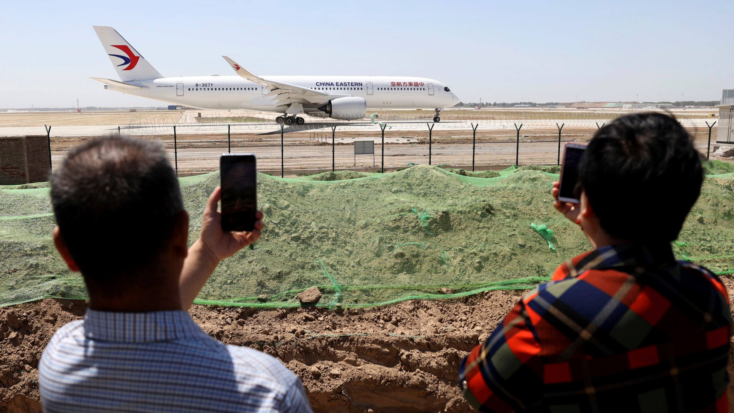 Un avión se estrella en China con 132 personas a bordo
