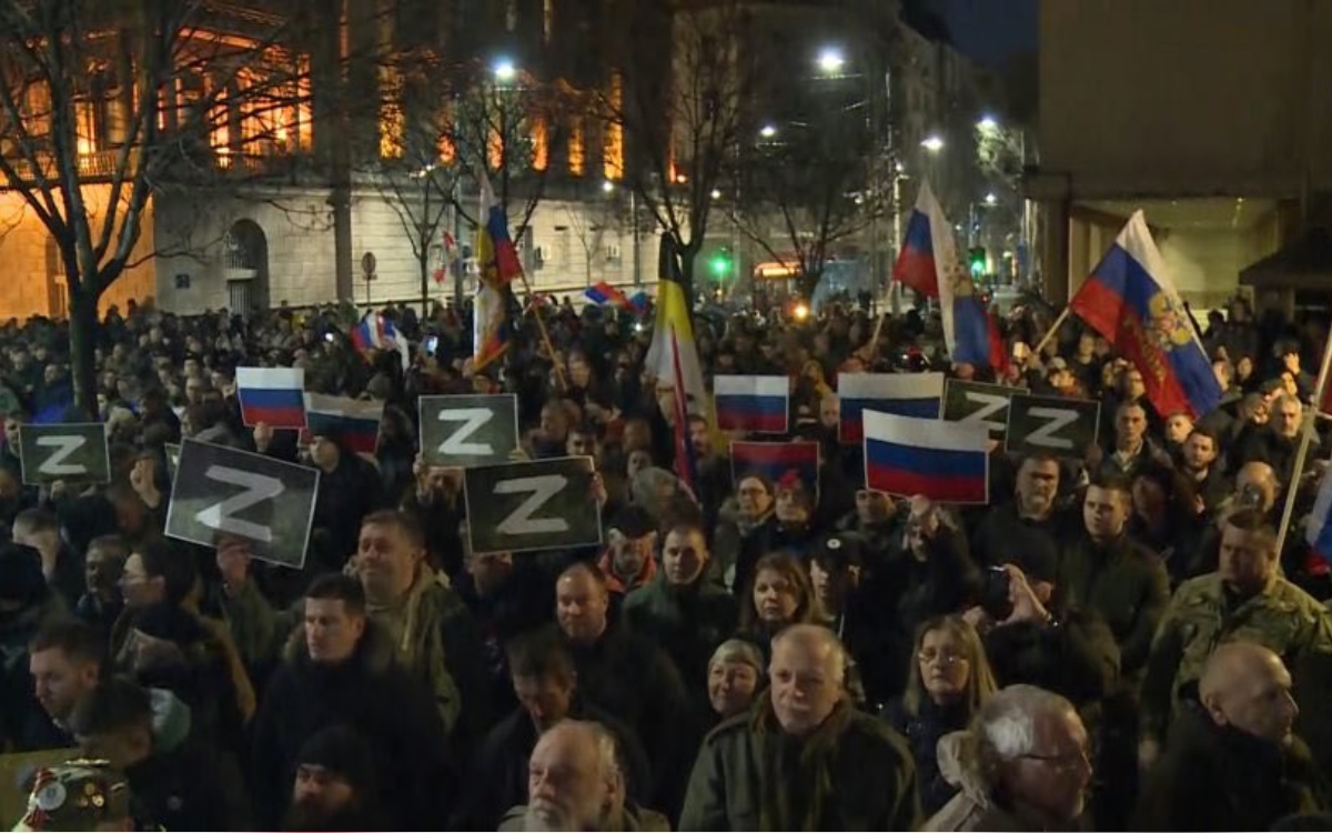 Unas mil personas se manifiestan en apoyo a Rusia en Belgrado