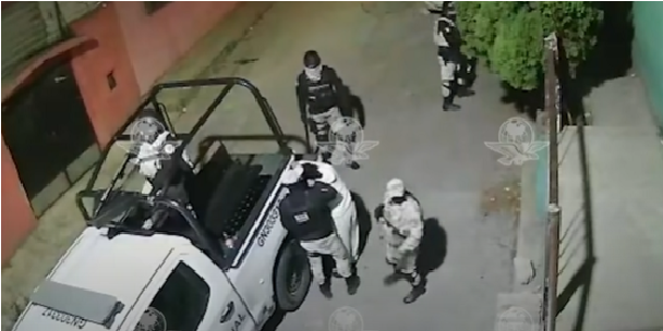 VIDEO: Golpean a hombre y manosean a mujer, elementos de Guardia Nacional son investigados
