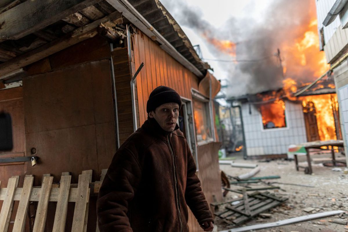 Vídeo | El bombardeo del ejército ruso contra civiles en la ciudad de Irpin, cerca de Kiev