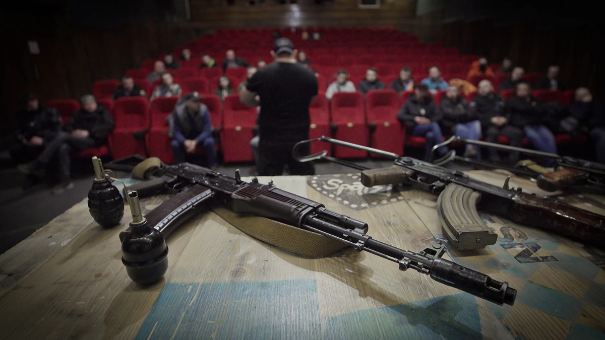 Vídeo | Kalashnikov 101: la primera lección con un fusil de asalto
