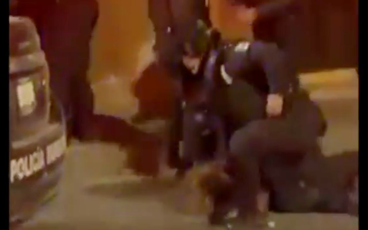 Videos | Policías de Guanajuato detienen y golpean a mujer