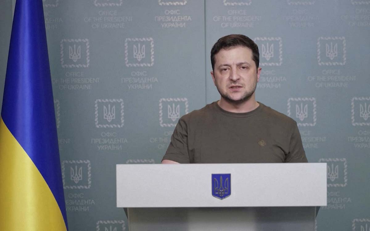 Zelenski denuncia crímenes de guerra y pide una zona de exclusión aérea sobre Ucrania