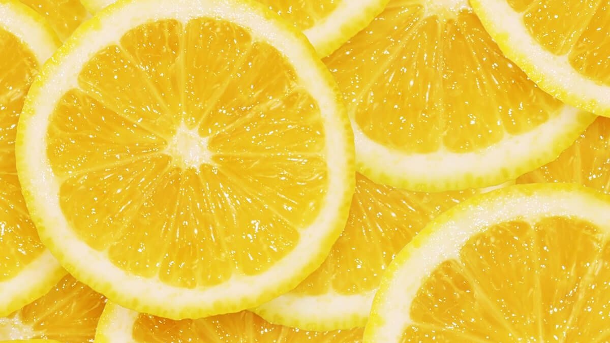 ¿Cómo hacer zumo de limón sin exprimidor? El truco que se ha hecho viral