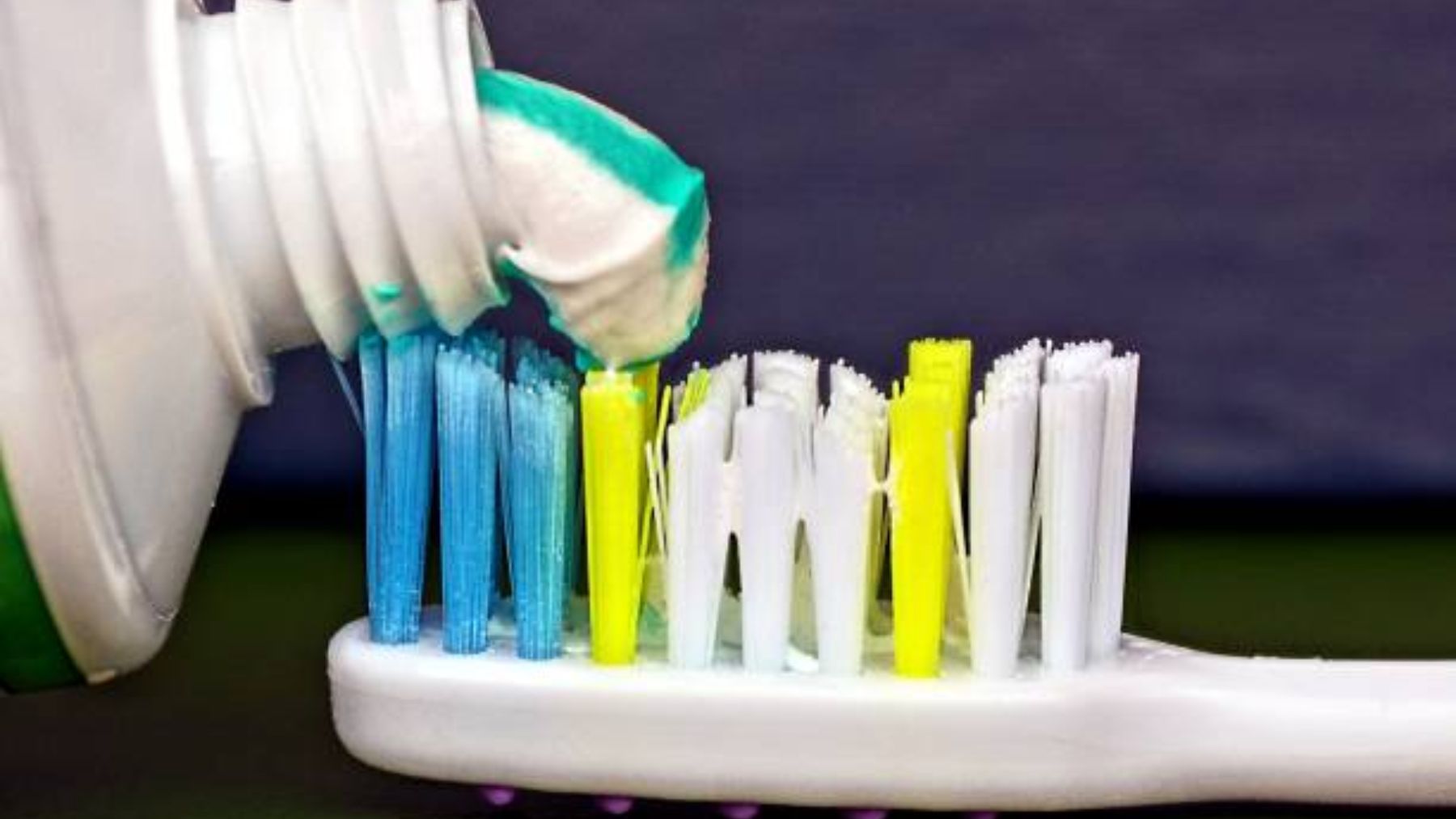 ¿Quién inventó el cepillo de dientes?¿Y la pasta dental?