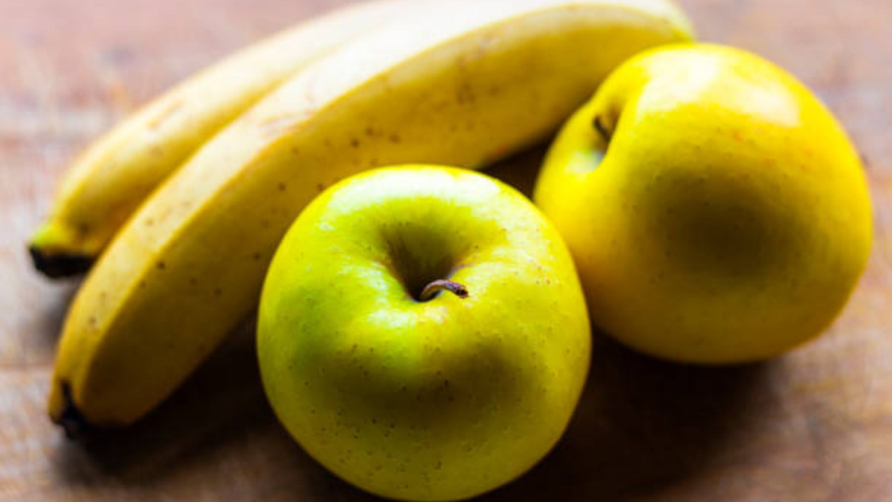 ¿Se pueden almacenar plátanos y manzanas juntos?