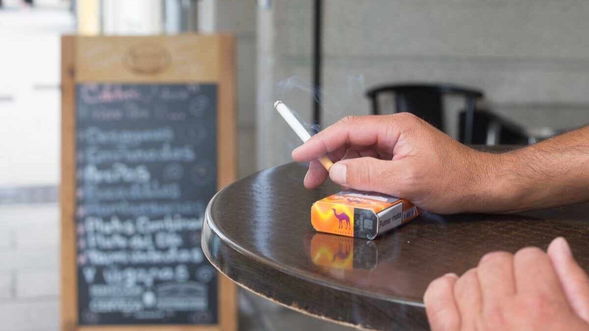 ¿cuáles son las multas por fumar en la calle?