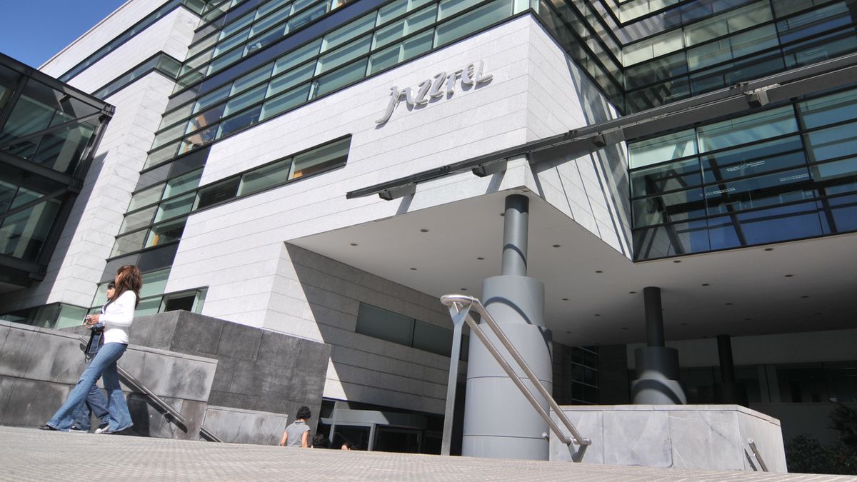 Multa de 375.000 euros a Jazztel por cargos abusivos de los números que usan los ayuntamientos