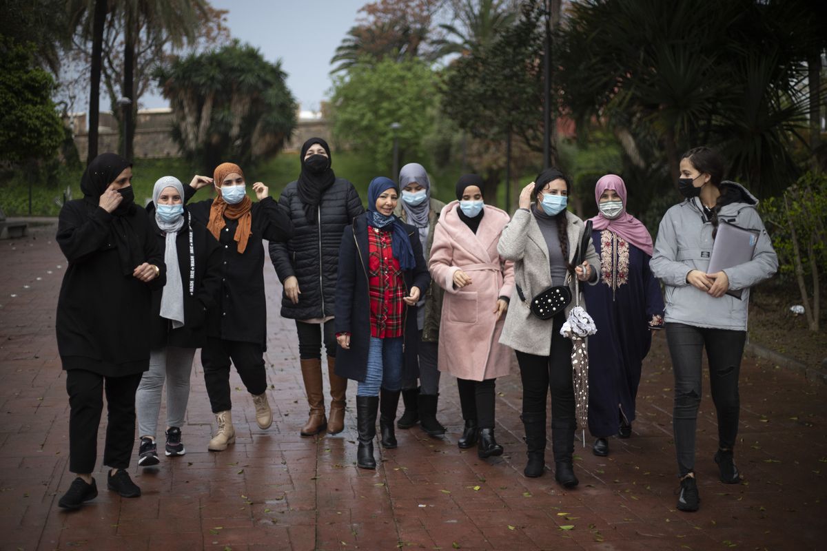 Mujeres transfronterizas atrapadas en Ceuta