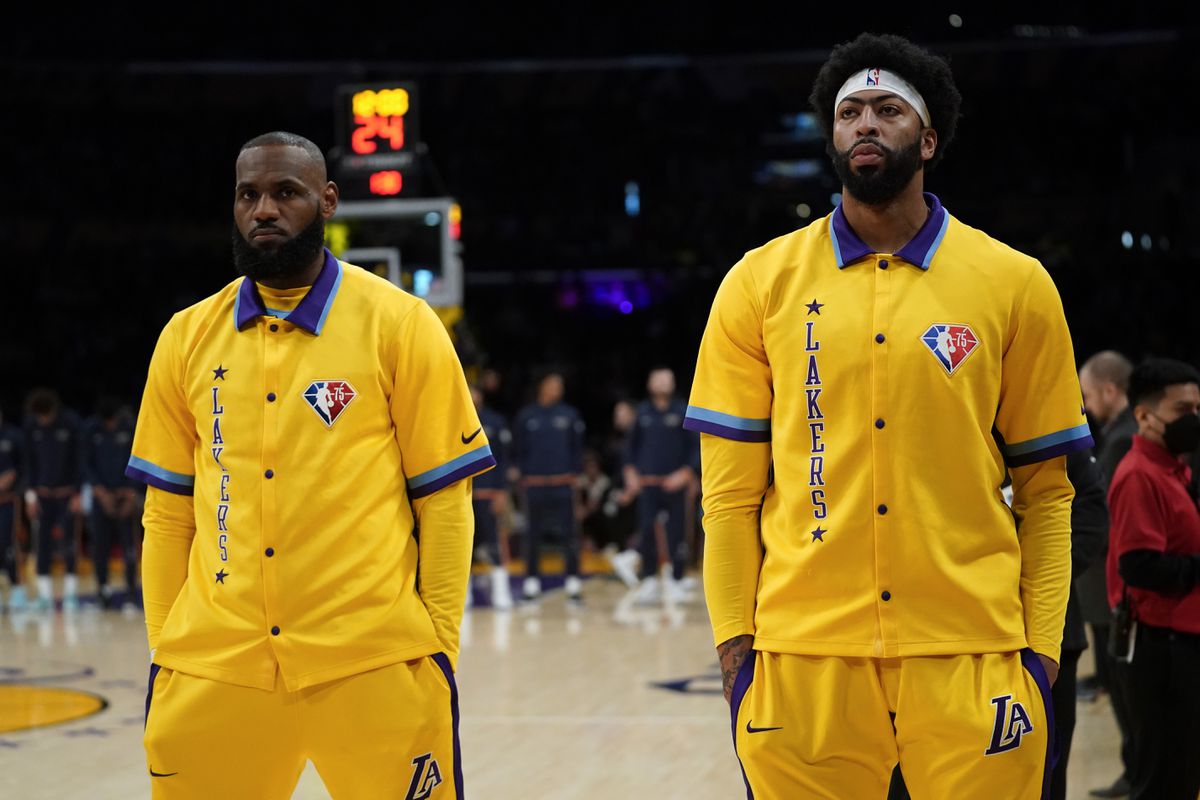 Los Lakers, fuera de los ‘play offs’, caen al abismo