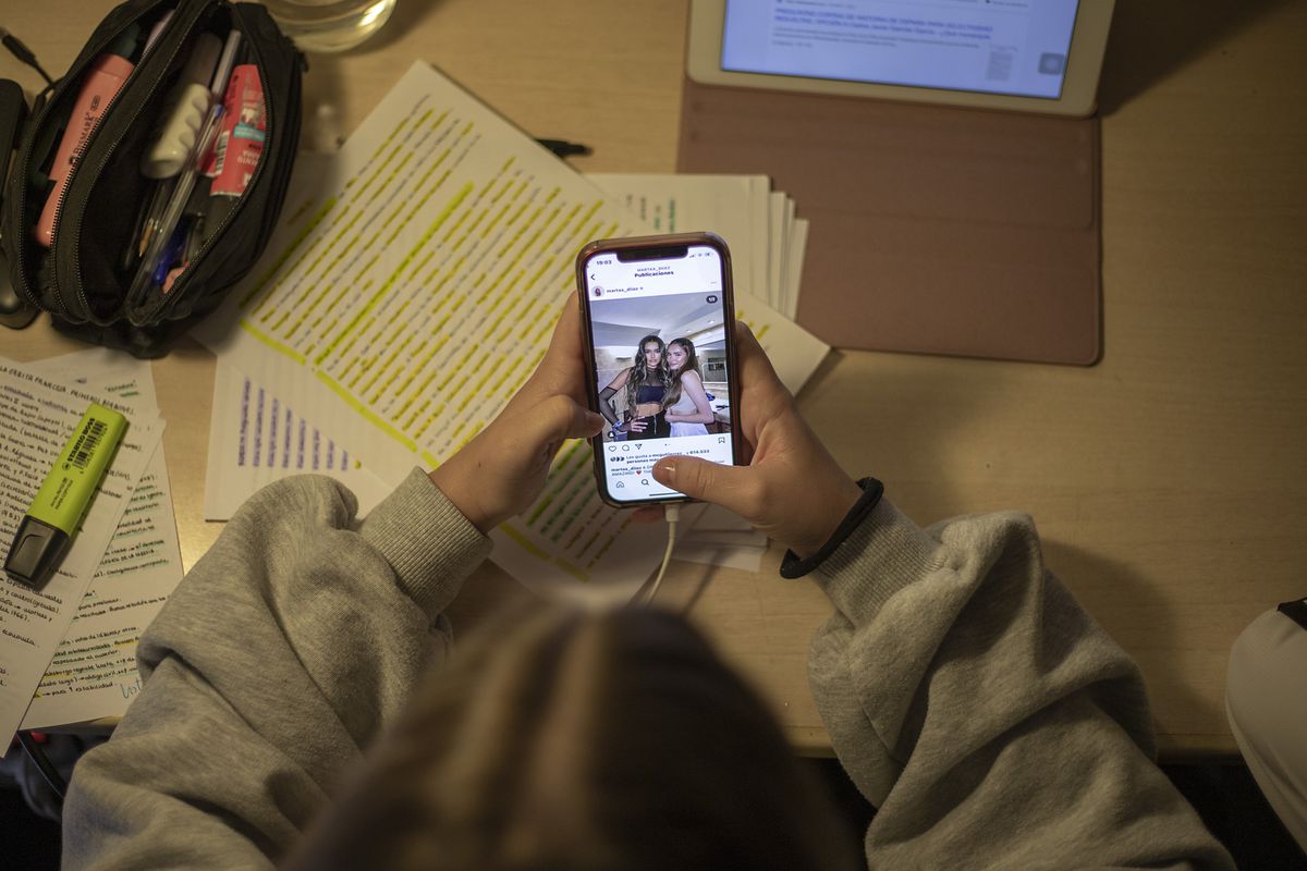 Los adolescentes de entre 11 y 15 años son los más vulnerables a los efectos perjudiciales de las redes sociales