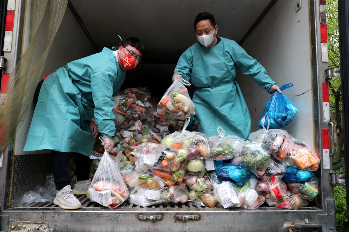 El brote de la ómicron en Shanghái pulveriza el récord de casos diarios de China pese al estricto confinamiento