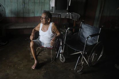 Segundo Najar, de la vieja guardia de madereros, alza su voz en favor de los códigos éticos a la hora de talar un bosque. Tiene casi 80 años y le falta una pierna que perdió por la polio, pero mantiene la memoria intacta.