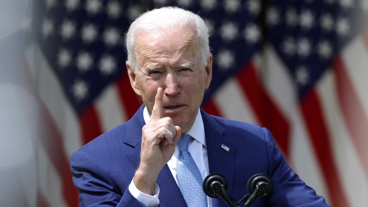 Biden anunciará nuevas reglas para frenar la violencia armada en EEUU