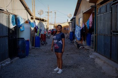 Pamela Santisteban, peruana, pobladora de la toma de terreno Nuevo Amanecer de Cerrillos, en Santiago de Chile.