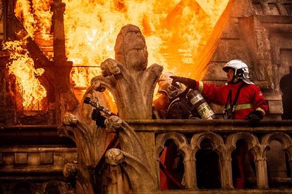 Rodaje de 'Arde Notre Dame' en un estudio en Bry-sur-Marne.