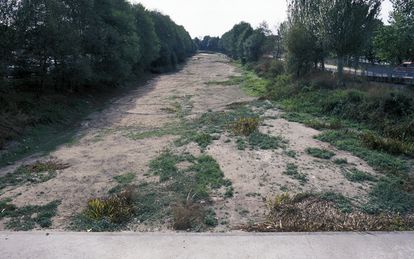 Río Limia seco a su paso por la capital comarcal, Xinzo de Limia.