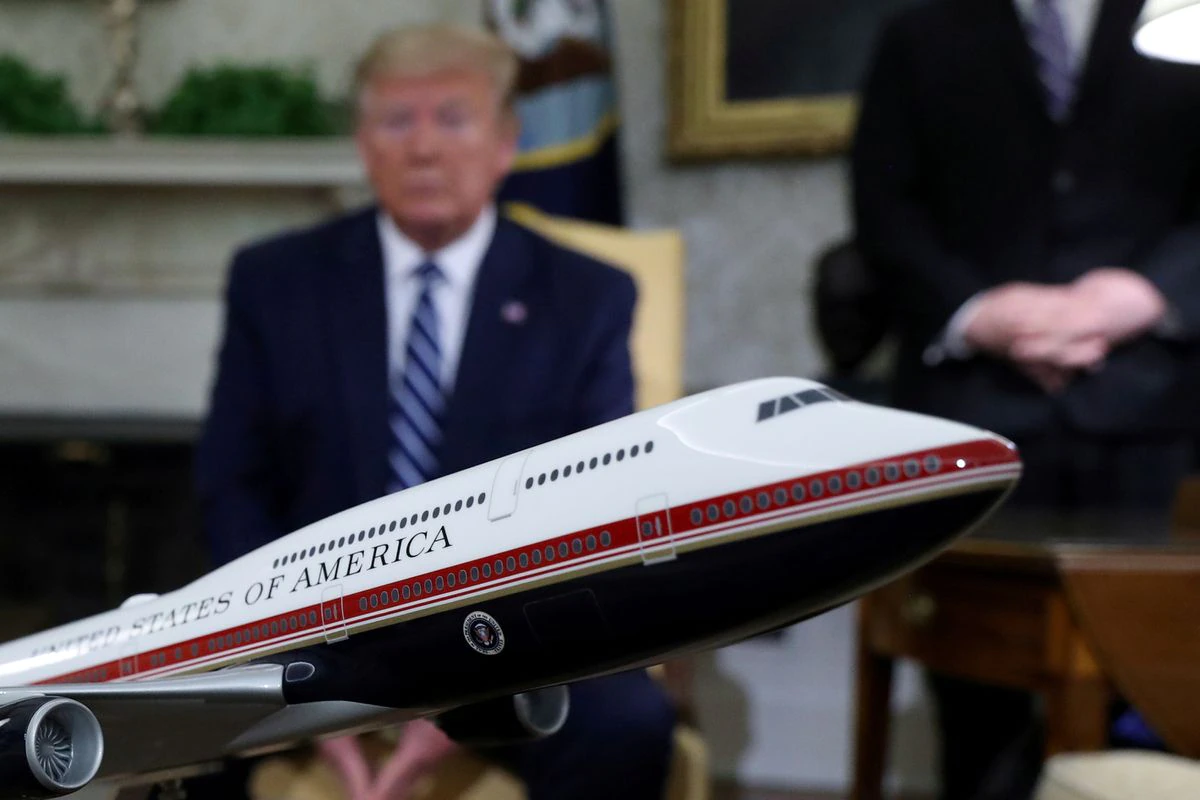 Boeing se arrepiente del contrato del Air Force One que firmó con Trump