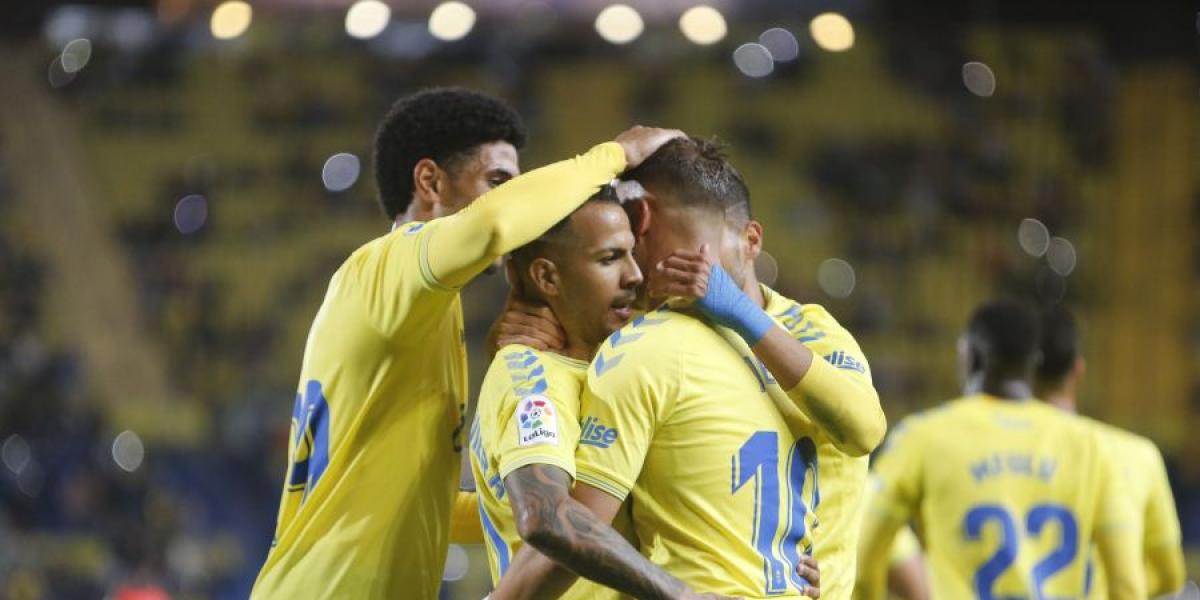 2-1: Viera y Jesé noquean al Málaga para seguir soñando con el playoff