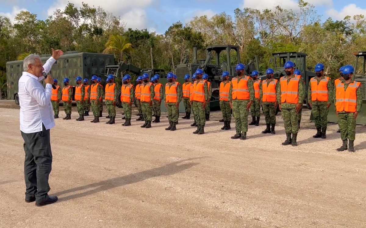 AMLO pide a fuerzas armadas cuidar y defender el Tren Maya