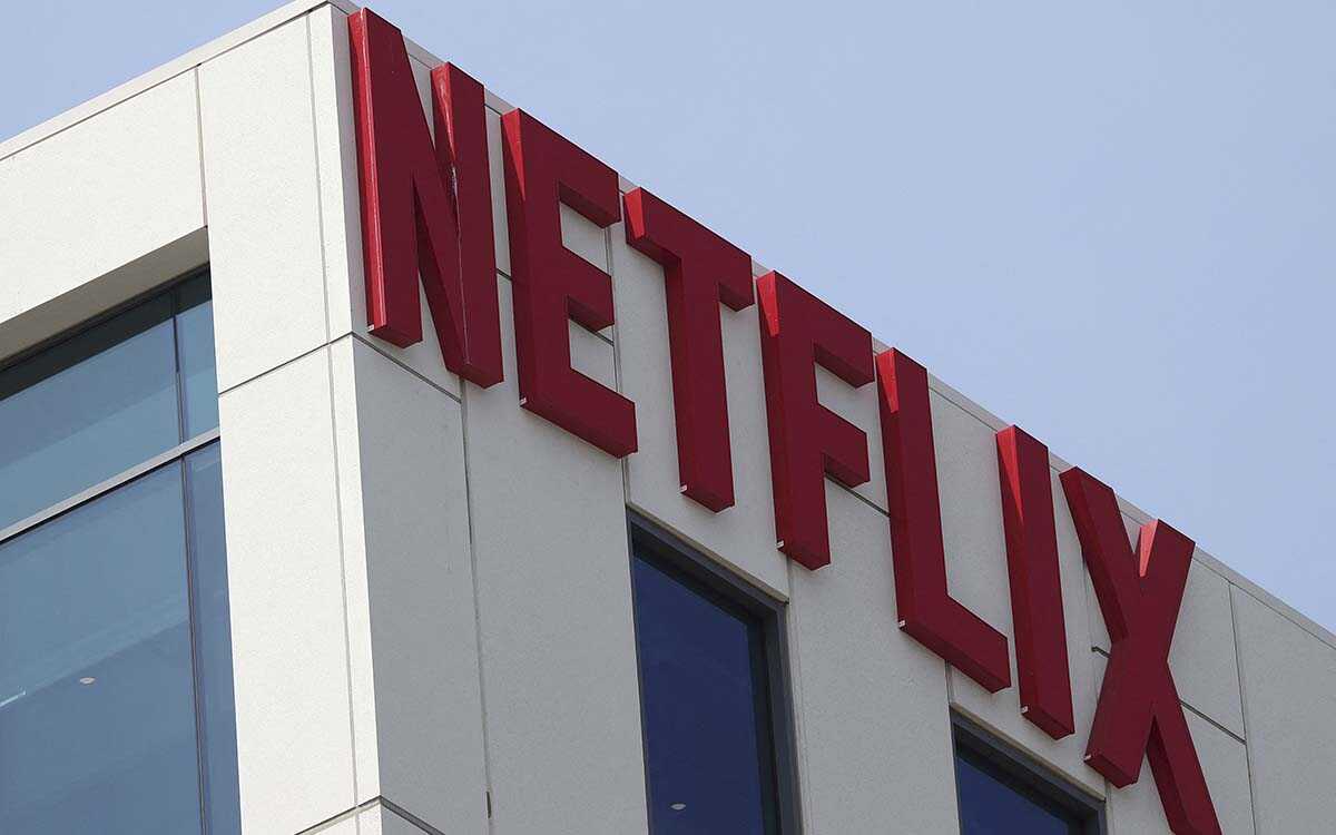 Acciones de Netflix se desploman 24% por pérdida de suscriptores; primera vez en una década