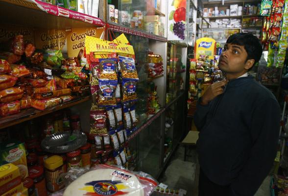 Amazon comienza a vender artículos de tiendas de barrio en India en medio del acuerdo de Facebook con Jio