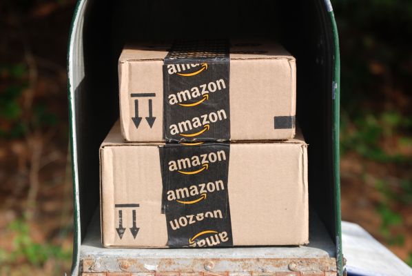 Amazon dice que más de 10 millones de artículos ahora están disponibles para envío en un día