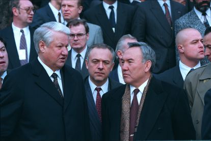 Desde la izquierda, Boris Yeltsin, Andréi Kozirev y el presidente kazajo Nusurtán Nazarbáyev, en la cumbre de la CSCE celebrada en Budapest en 1994.