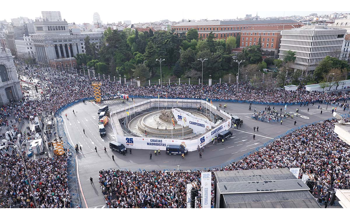Así se puso el festejo del Real Madrid en Plaza de La Cibeles | Video y Fotogalería