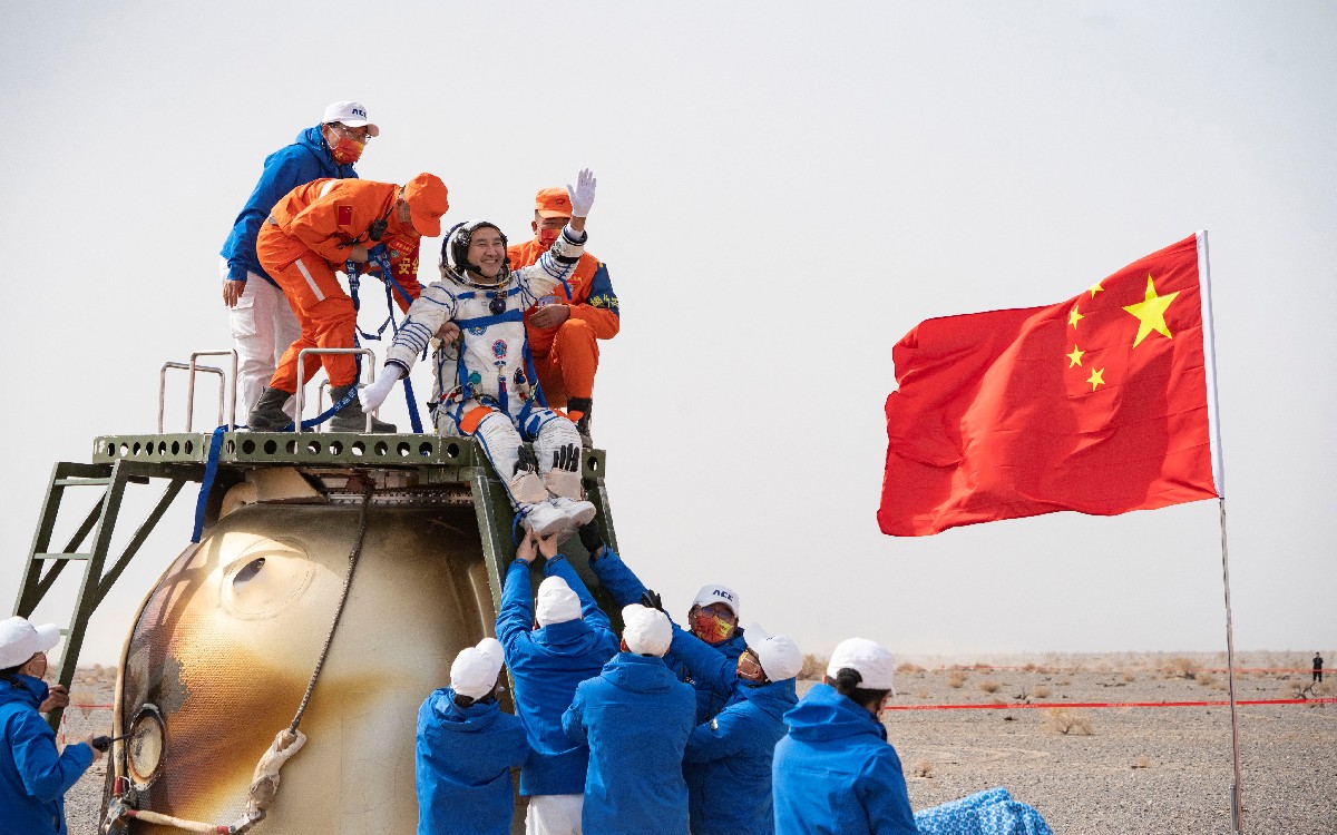Astronautas chinos regresan a la Tierra después de 6 meses en el espacio | Video