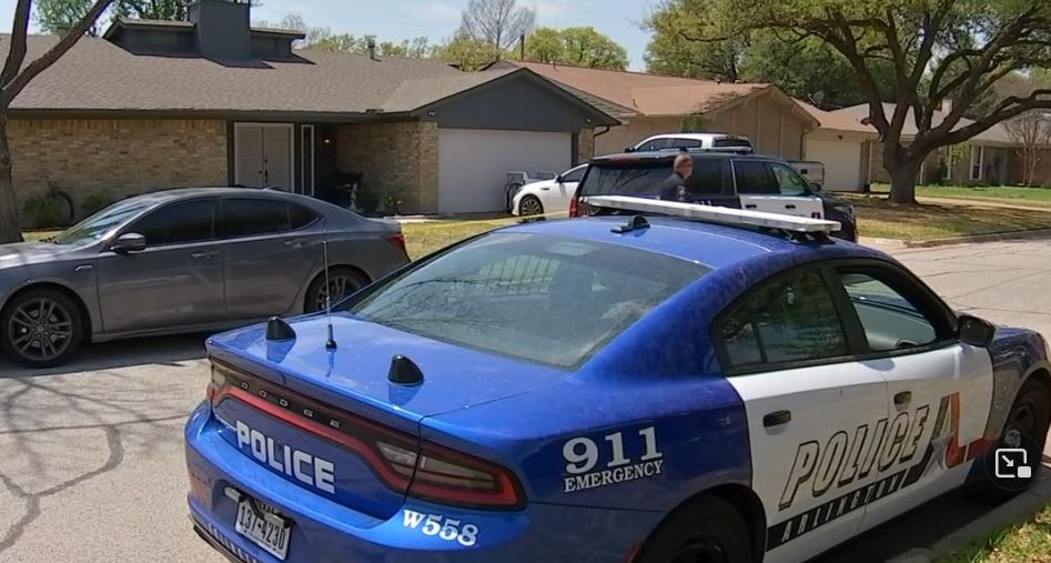 Atacan a balazos a una familia dentro de su vivienda en Arlington
