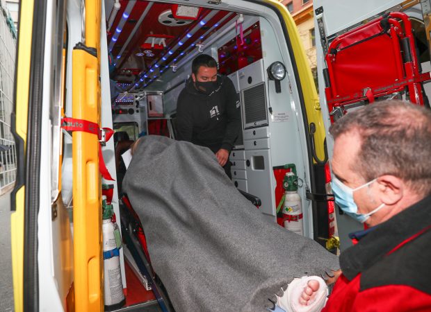 Belén Esteban en una ambulancia / Gtres