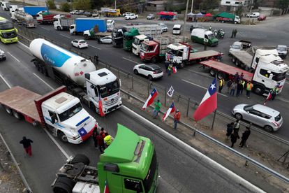 Boric tiene su primer gran enfrentamiento: ordena a la policía despejar las rutas cortadas por los camioneros