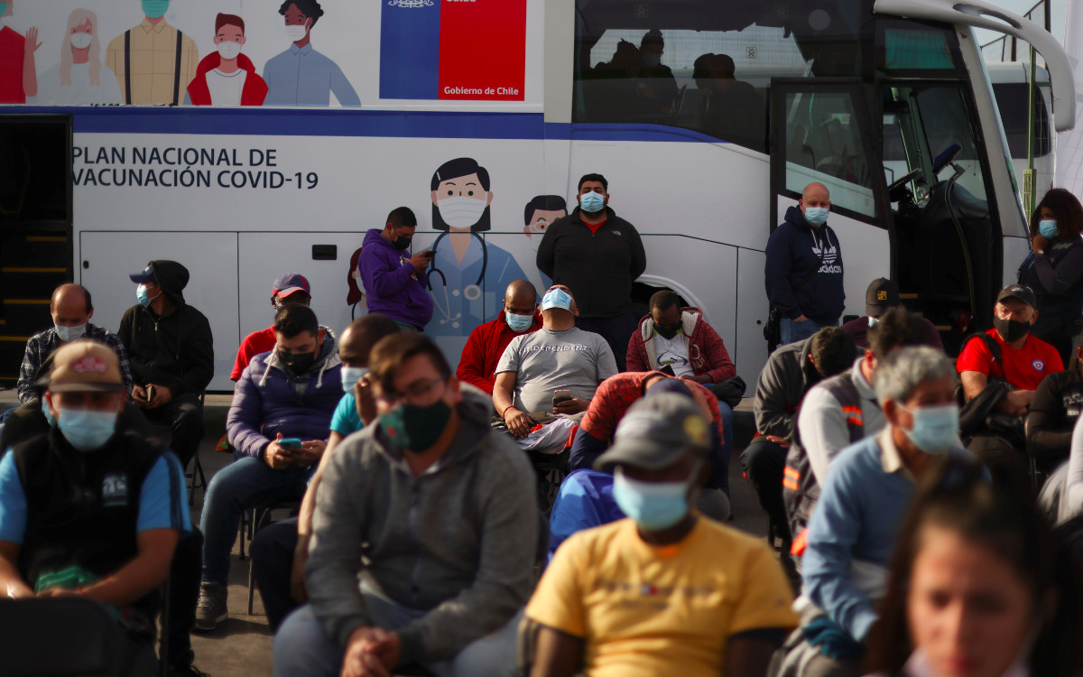 Chile levanta restricción sobre uso de cubrebocas al aire libre