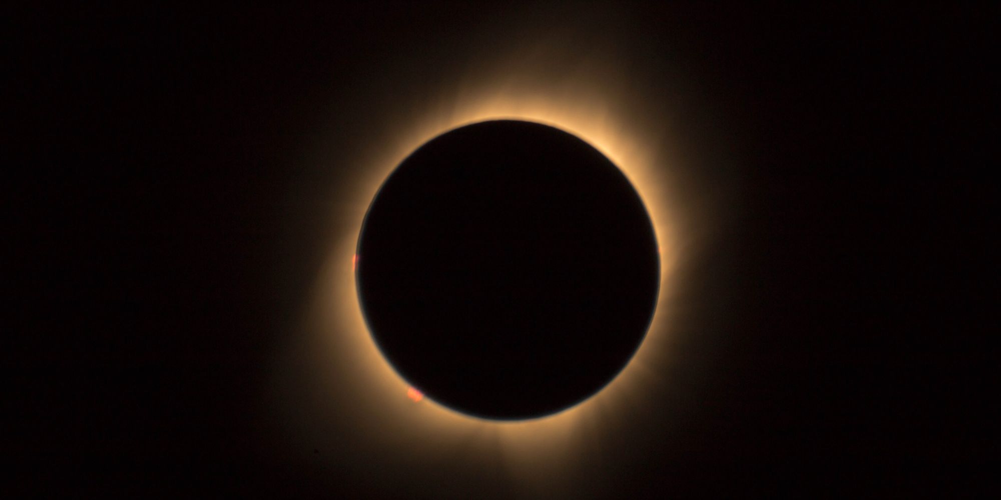 Cómo ver el eclipse solar de luna negra el 30 de abril