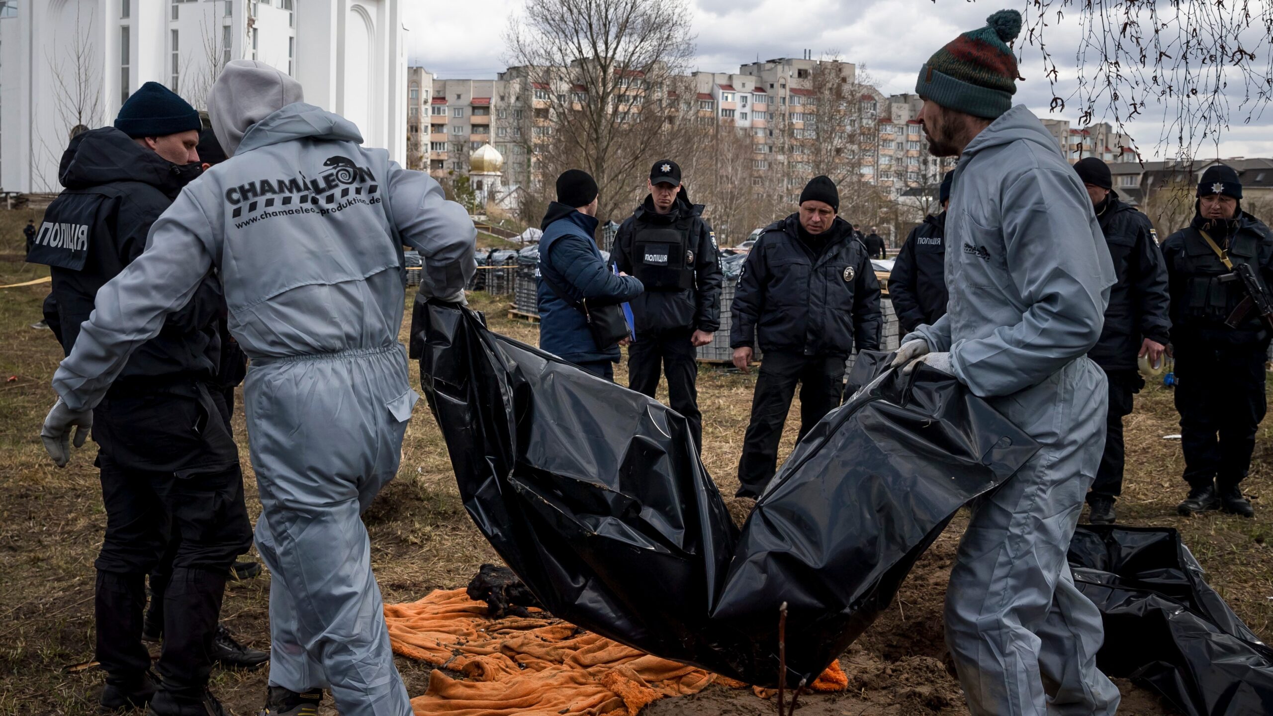 Crímenes de guerra en Ucrania: la misión de policías y forenses españoles rastreará vídeos, fotos y vestigios