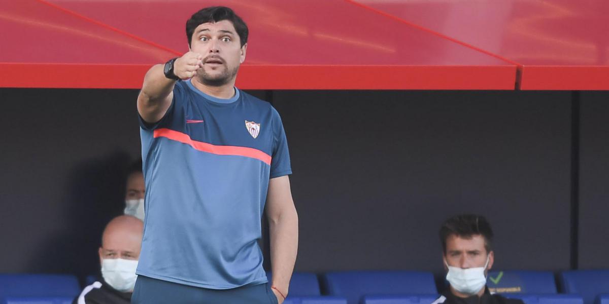 Cristian Toro renueva como técnico del Sevilla