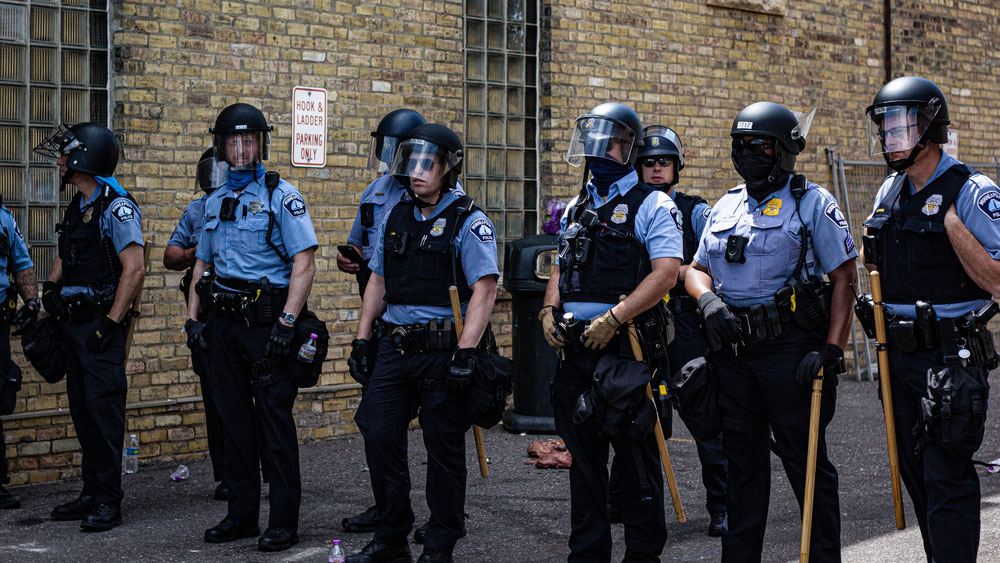 Departamento de Policía de Minneapolis muestra patrón de discriminación racial, según reporte