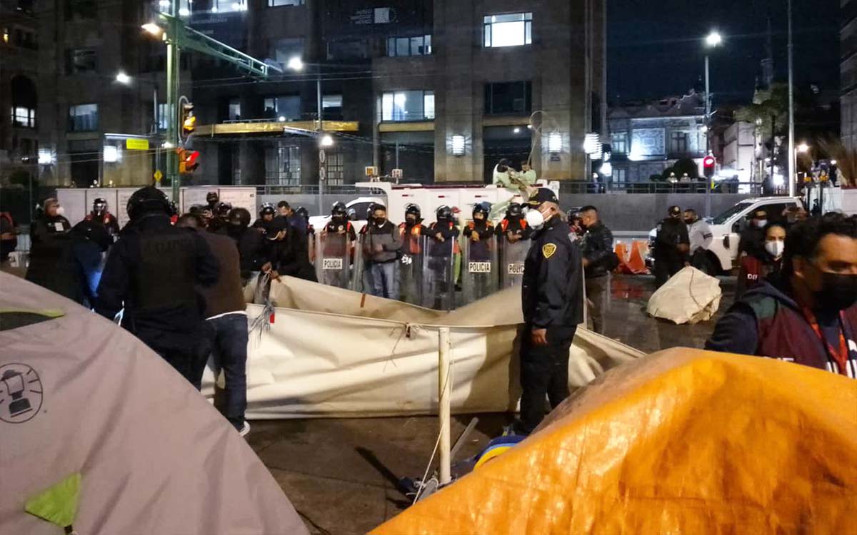 Desalojan campamento triqui el centro de la CDMX; organizaciones acusan de represión