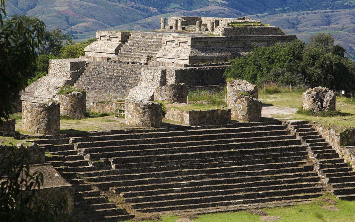 Descubren dos hornos de cal en la zona arqueológica de Monte Albán, Oaxaca