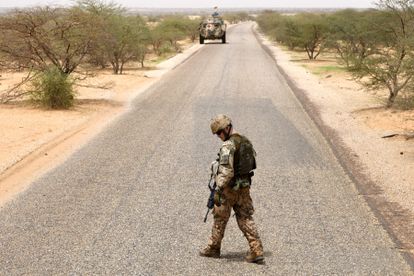 El Ejército de Malí y supuestos mercenarios rusos asesinan a 300 civiles en el centro del país, según  HRW